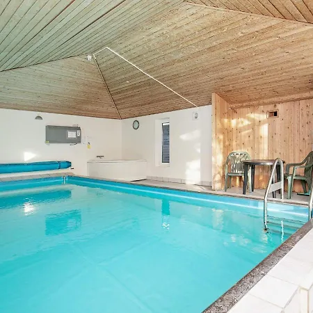 16 Person Holiday In בית נופש Vestervig