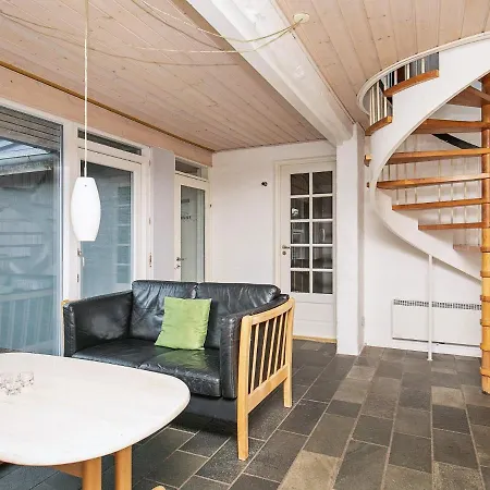 16 Person Holiday In