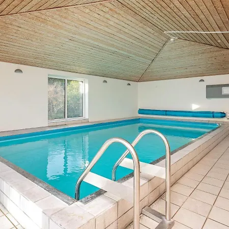 16 Person Holiday In בית נופש